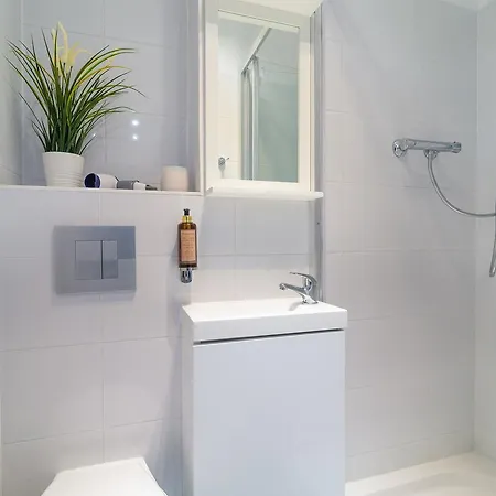 Rent Like Home - Apartament Zelazna II