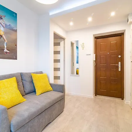 Rent Like Home - Apartament Zelazna II Apartmán *